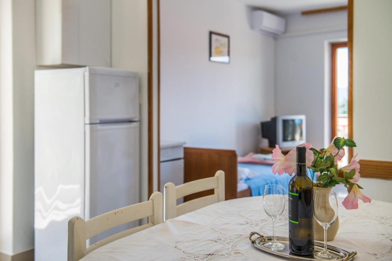 Apartments Pino Rabac Luaran gambar